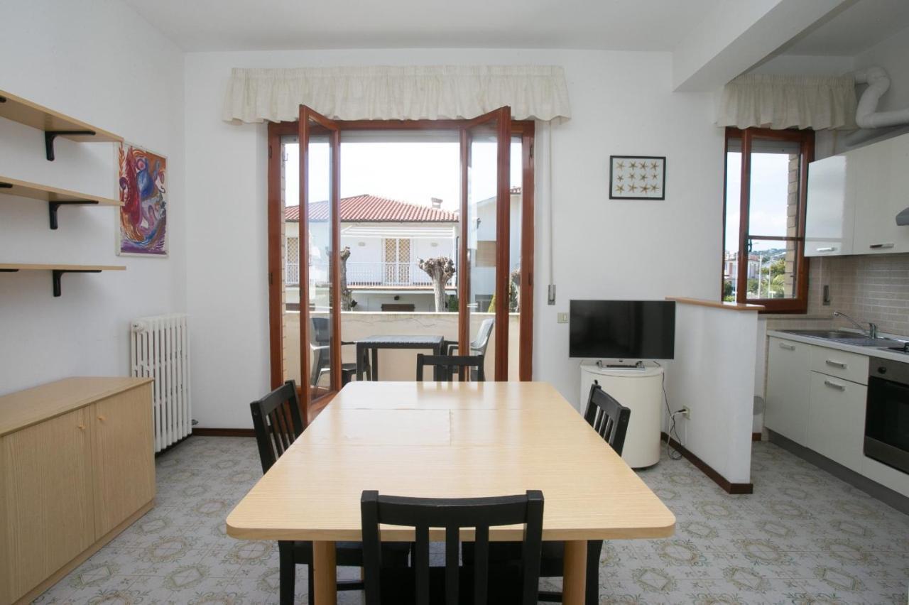 M252 - Marcelli, Ampio Trilocale A 50Mt Dal Mare Apartment Exterior photo